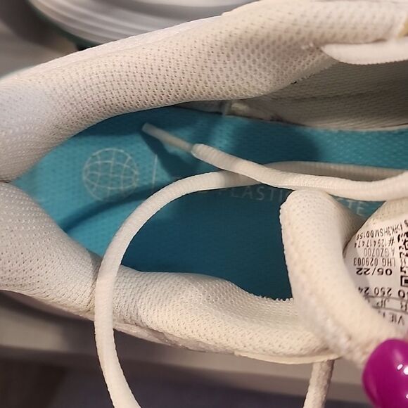 Adidas Gamecourt 2 size 8 euc - Picture 3 of 9